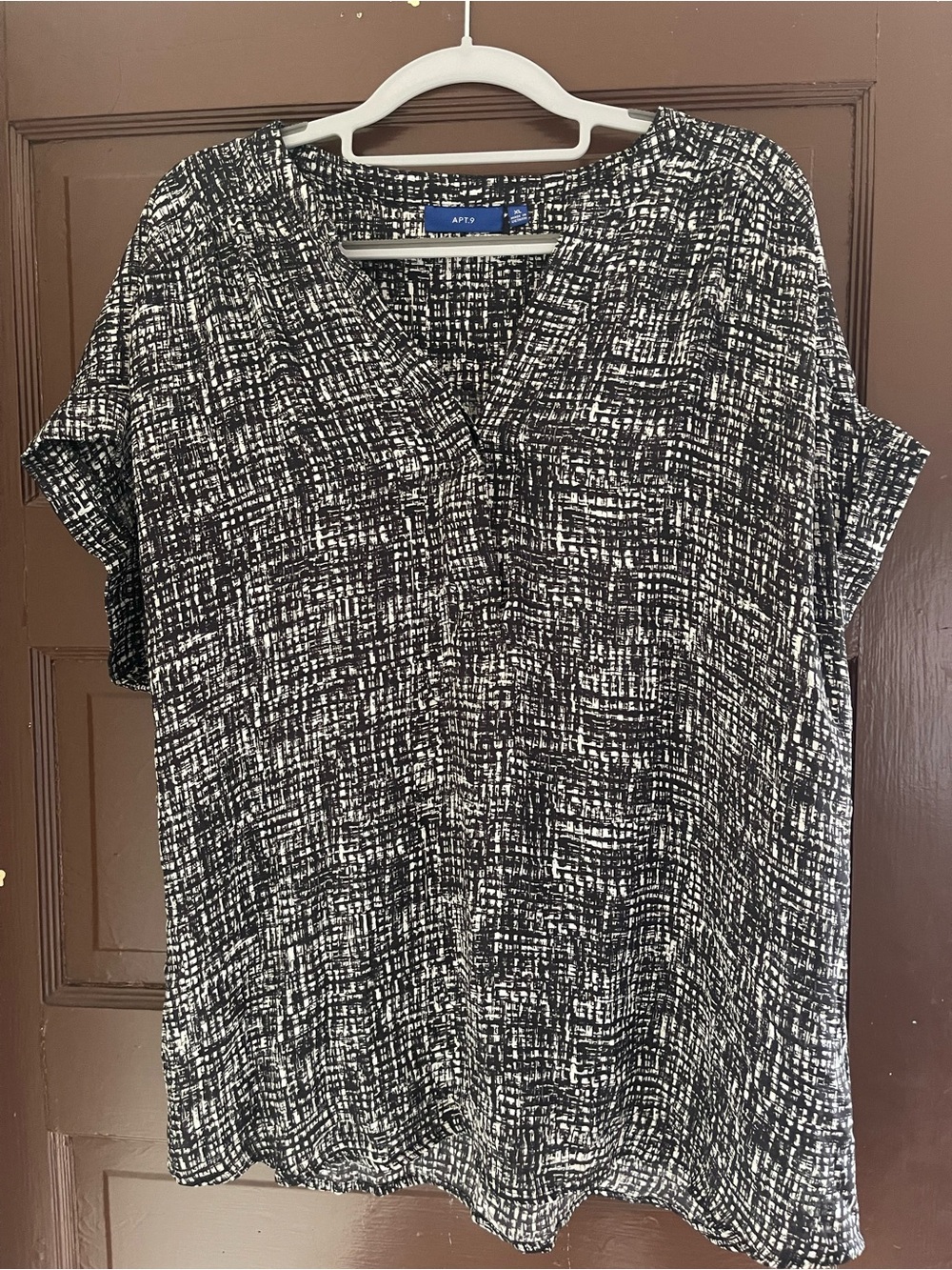 Apt. 9 Black & White Textured V-Neck Blouse